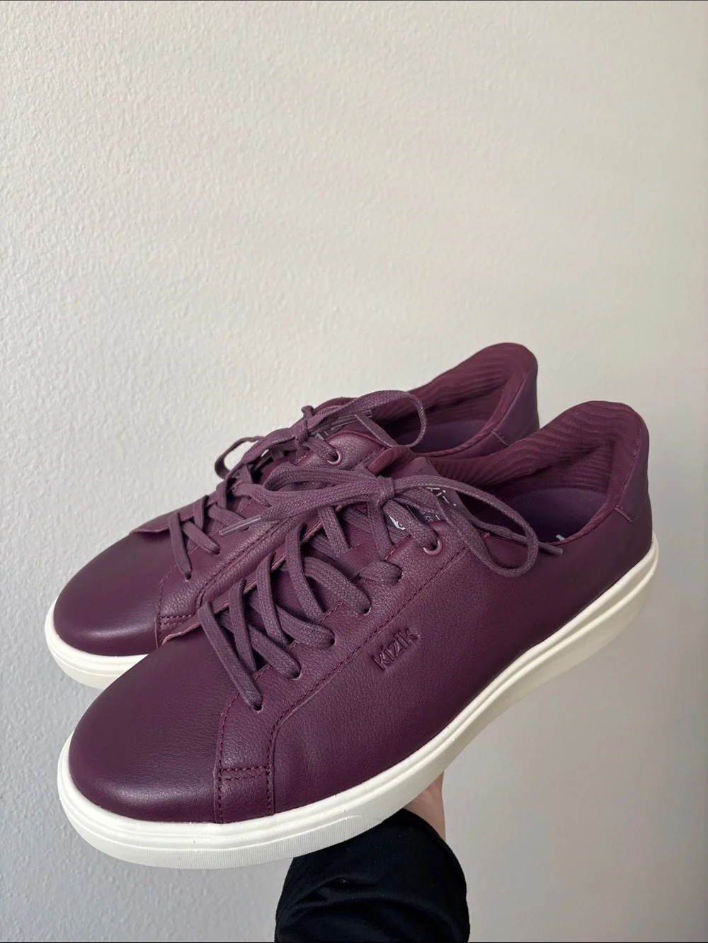 NWOT KIZIK Vegas 2 Women's Lace Up Shoes Traditional Mauve Wine/Pristine SZ 9.5